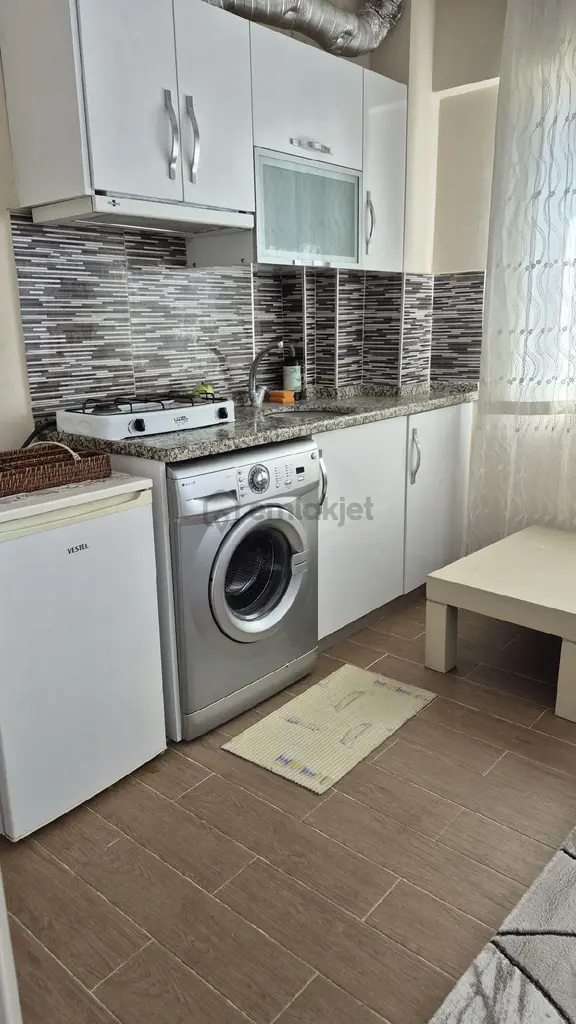 Şirinevler'de Dağ Manzaralı, Geniş Balkonlu, Masrafsız Eşyalı 1+1! 2