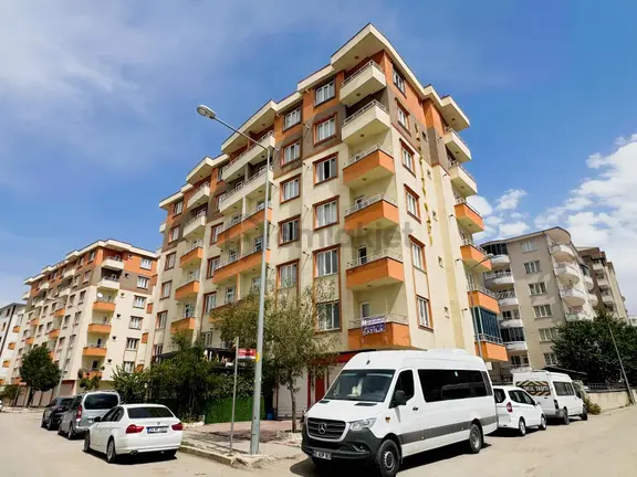 Van Yapı Emlak'tan Satılık 1+1 Eşyalı Daire Balkonlu Gb Cepheli 1