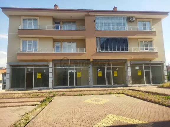 Kosova Mahallesinde Pirireis Parkı Yanı Satılık 4 Adet 75m2 Herbiri Dükkan 1