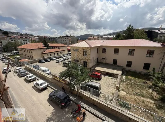 Arz'dan Satılık 2+1 Daire Merkezin Kalbinde Bayburt Lise Yanı 2