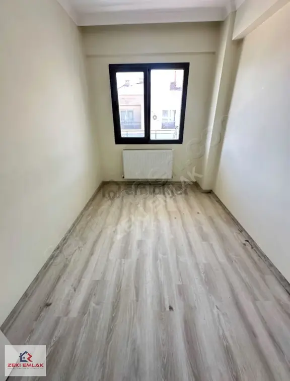 Zeki Emlak'tan Muradiye'de Yelken Evleri'nde Kiralık 2+1 Daire 2