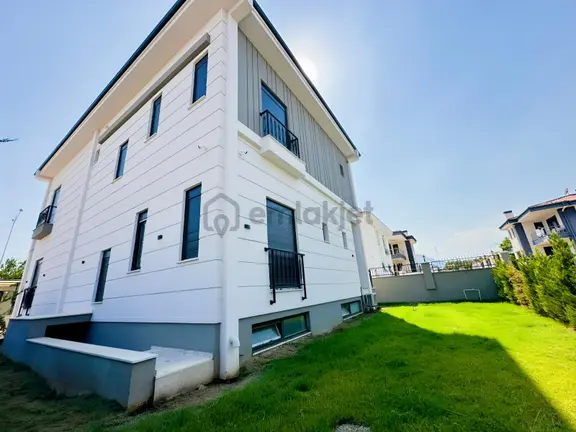 Antalya Döşemealtı Yalınlı'da Müstakil 8+2 450 M2 Satılık Villa 1