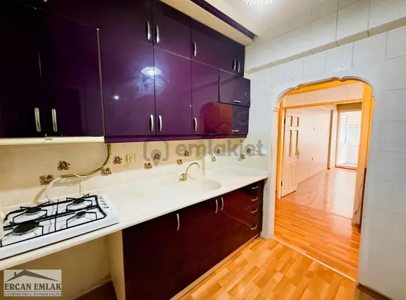 Bornova Ata Durağında Tadilatlı Bakımlı 2+1 Satılık Daire 2