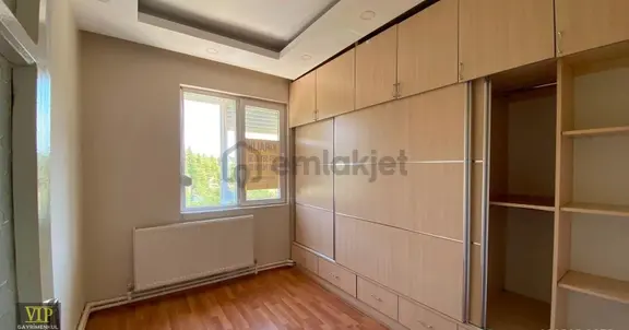 Vip Gayrimenkul'den Hastane Yanında Site İçerisinde 3.kat 3+1 Kiralık Daire 2