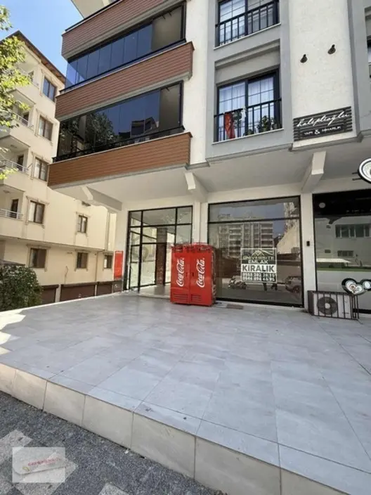 Üniversite Emlaktan Yeni Beşevlerde Kiralık Dükkan 1