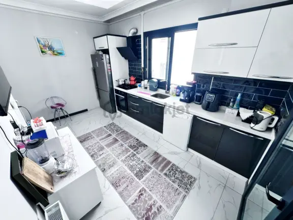 🛑🛑aktif'ten Akçay'da Pazar Pazarı Mevkisinde Satılık Ebeveyn Banyolu Arakat Lüx 2+1daire 2