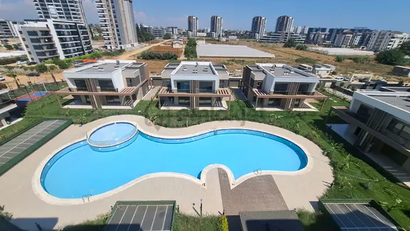 Antalya Altıntaş’ta Havuz Manzaralı Eşyalı 2+1 Kiralık Daire 2