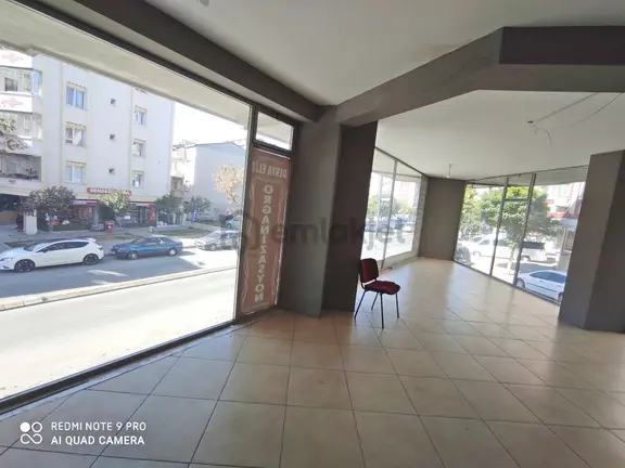 Bahçelievler Cumhuriyet Mah Cadde Üstü 40,m2-yüksek Giriş Dükkan 2