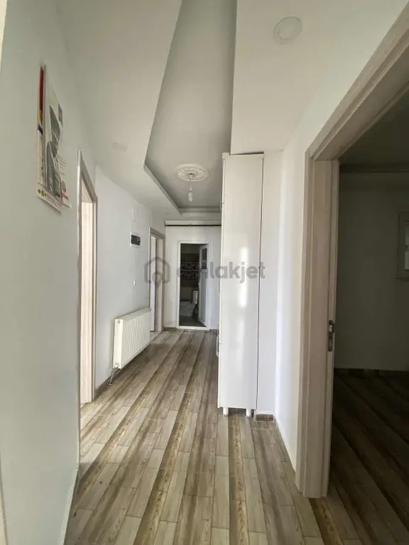 Gültepe Mahallesinde Ana Cadde Üzerinde Kiralık 2+1 Daire 2