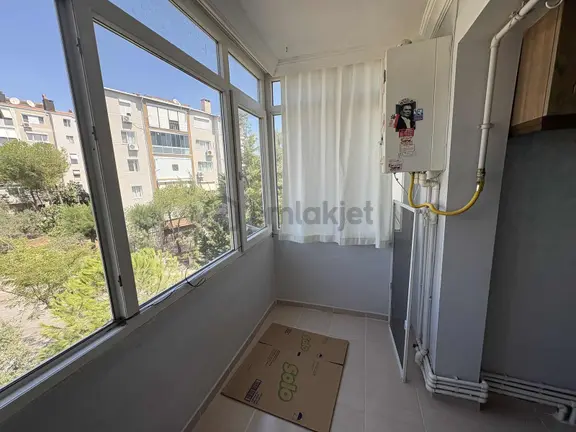 Buca Stadı Yanında Kiralık 2+1 Kapalı Mutfak Klimalı Eşyasız 2