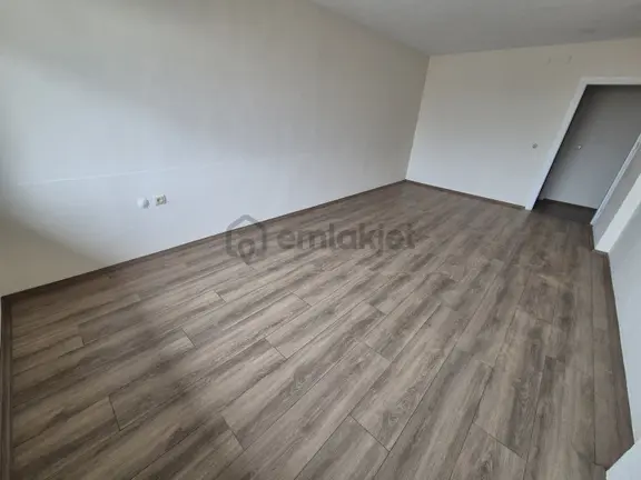 Tahılpazarında Mark Antalyaya Yakın Geniş 2 Odalı Büro Ofis Katı 2