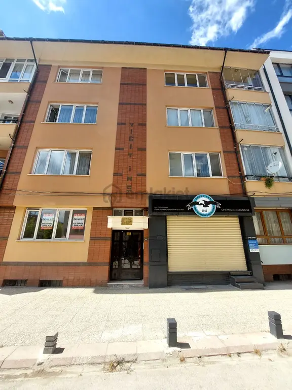 Oldpol Emlak'tan Acıl Satılık Merkezde Düz Ayak Komple Yapılı 2+1 Kombılı Daıre 1