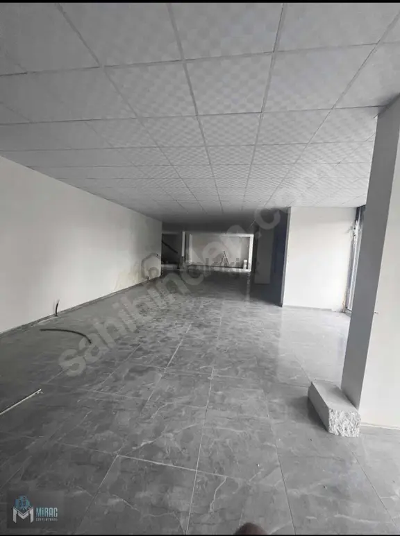 Hasankeyf Yolunda Kiralık 400 M2 Dükkan 1