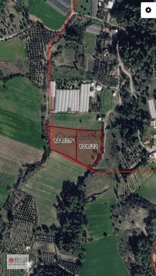 Serik Akçapınar'da 9160m2 İçerisinde Evi Olan Satılık Tarla