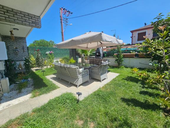 Deniz'den 5+1 Full Eşyalı ,merkezi Konumda , Geniş Bahçeli Villa 1