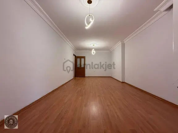 Huzurevleri Mahallesinde Geniş 3+1 Kapalı Mutfak Doğalgazlı Cazip Kiralık Daire!! 1