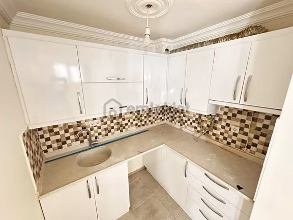 Karabağlar'da Kiralık 3+1 Ferah Ve Boş Daire 2