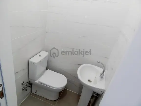 Erenköy Minibüs Cad.de Ön Kullanımlı Sıfır Kiralık Dükkan 20m2. 2