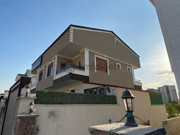 Şehirgösterende Merkezi Konumda Cadde Üstü Fırsat Satılık Villa 1