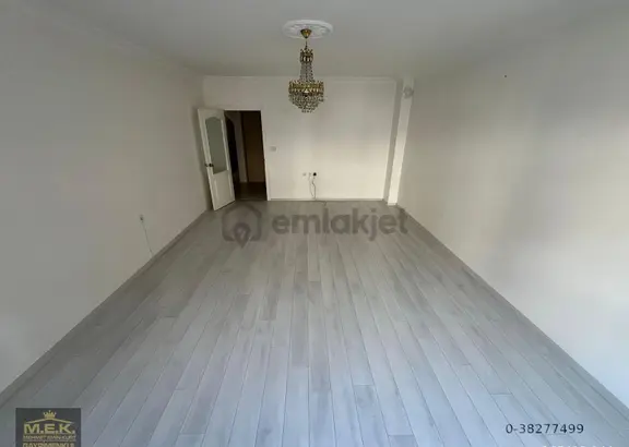 Bağlum Bulvarın'da Ara Katta Asansörlü Geniş M2'li Kilerli 3+1 2
