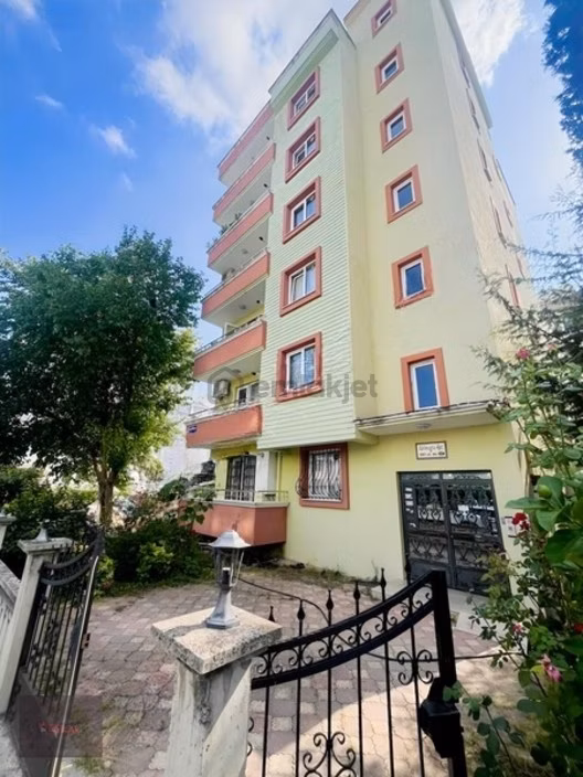 Emlakkent'ten Tramvay Altı Sahile Yakın Öğrenciye 3+1 Daire 1