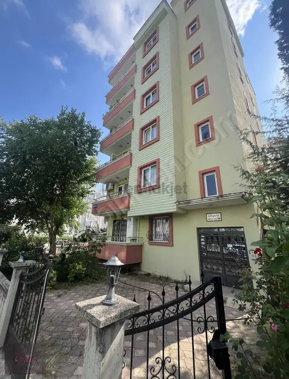 Emlakkent'ten Tramvay Altı Sahile Yakın 3+1 Daire 1
