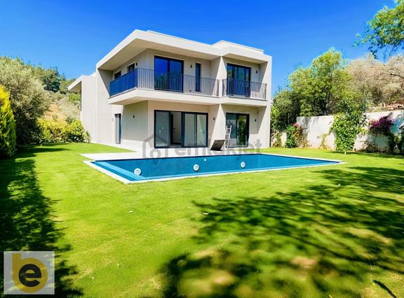 Güvercinlik Sınırında, Sahile 2 Dk Mesafede 4+1 Havuzlu Villa 1
