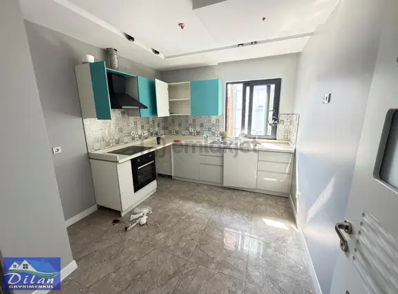 Dilan Gyo'dan Kiralık 2+1 Residance'da Metrobüse Yakın Merkezde 2
