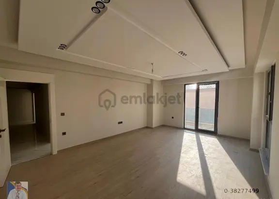 Cumhuriyet Mahallesinde Satılık Geniş Sıfır 4+1 Site İçi Daire 2
