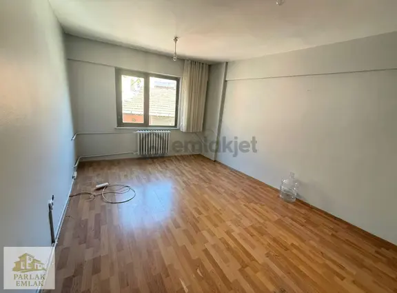 Parlak'tan Üsküdar Merkez^de 1+1 Kiralık Ofis'^* 2