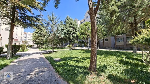 Elvankent Ayyıldız 'da Sitesinde Ara 2 Ci Katta 3+1 1