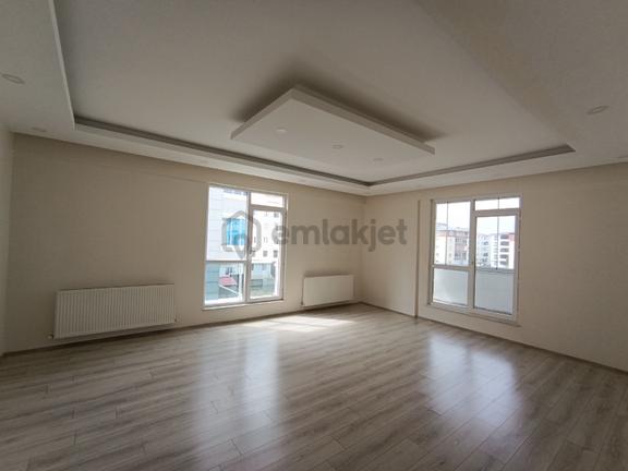 Yenişehir Mahallesi'nde Kiralık Arakatta Kapalı Otoparklı Tam Güney Cephe 4+1 Daire 2