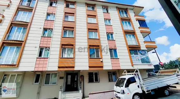 Ümraniye Site Mahallesinde Caddeye Cephe Kiralık 2+1 Daire 1