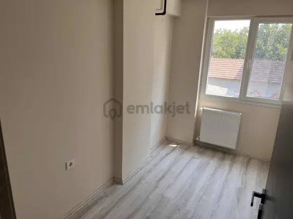 Meydanda, İzban'ın Dibinde, Ara Kat, Doğalgazlı, Asansörlü Daire 2