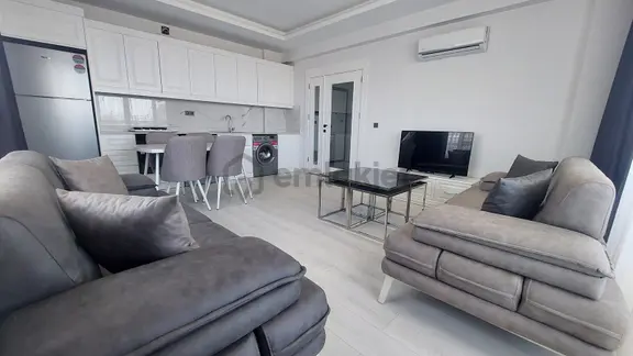 Ana Yola Ve Denize Yakın, Güvenlikli, Havuzlu Sitede Eşyalı 1+1 2