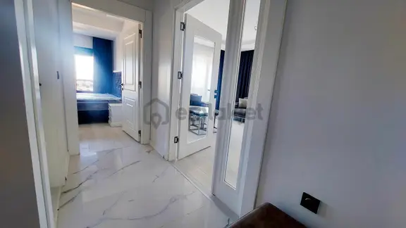 Ana Yola Ve Denize Yakın, Güvenlikli, Havuzlu Sitede Eşyalı 1+1 2