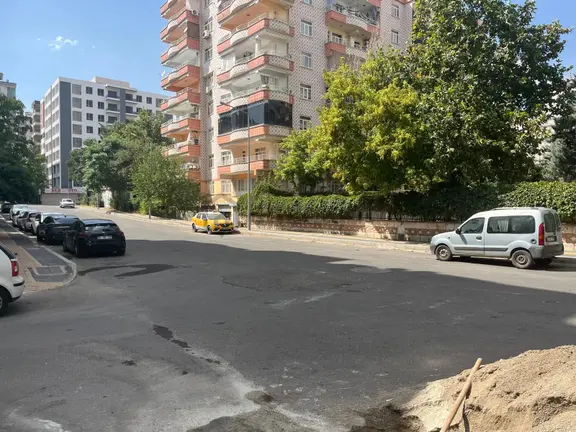 Taha Emlak Tan Yeniyol Cuma Pazarında Kiralık 250 Mt Bodrum 1
