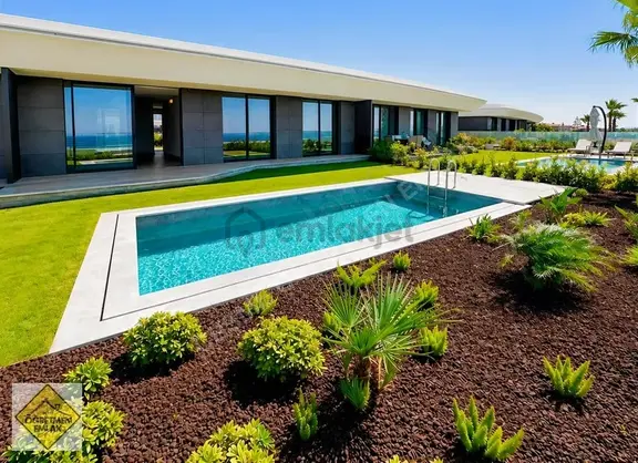 Çeşme'nin En Prestijli Projesinde Müstakil Havuzlu Daire 1