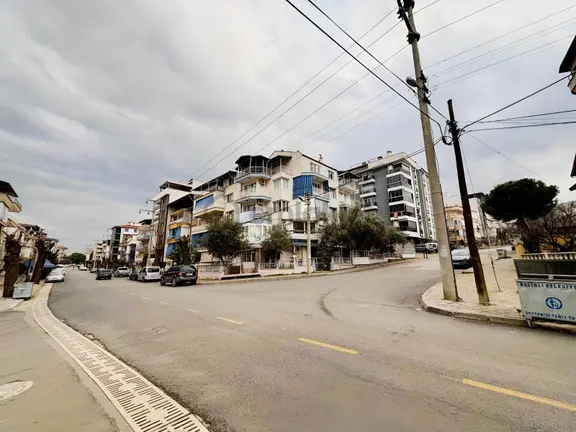 Salihli Komple Satılık Köşe Bina 4 Daire 5 Dükkan Sağlık Mah. 1