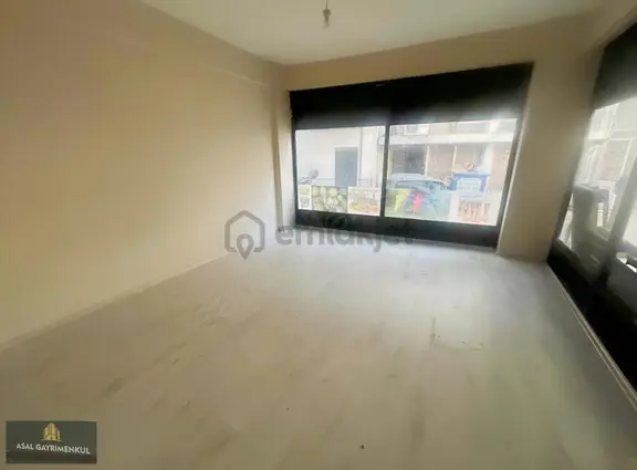 Asal Gayrimenkulden Merkezi Konumda Kiralık Dükkan 2