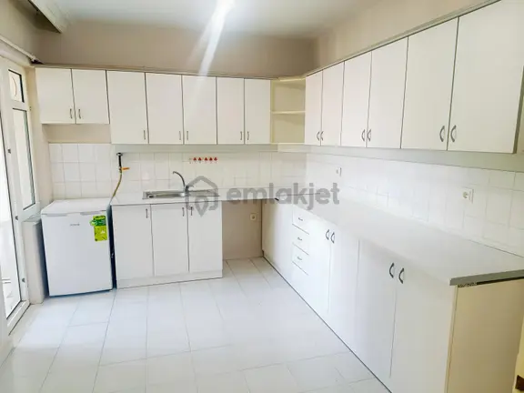 Çorlu Muhittin Mahallesinde 4+1 / 180m2 Ara Kat Kiralık Daire 1