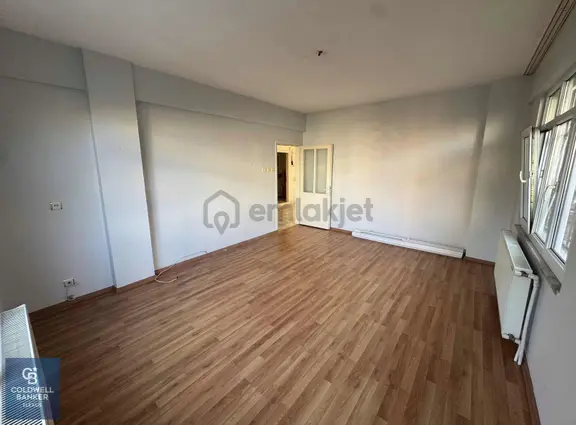 Gölcük Donanma Mahallesinde Merkezi Konumda Kiralık 3+1 Daire 2