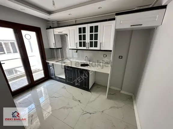 Zeki Emlak'tan Muradiye'de 2+1 Kapalı Mutfak Ara Kat Sıfır Daire 1