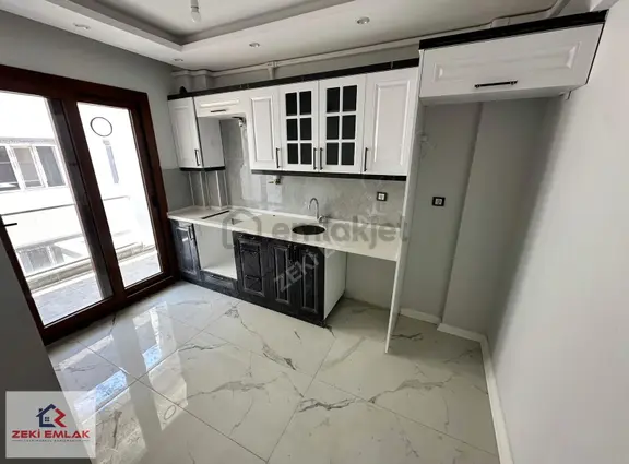 Zeki Emlak'tan Muradiye'de 2+1 Kapalı Mutfak Ara Kat Sıfır Daire 1