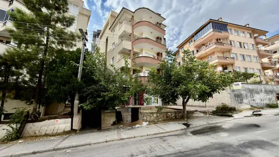 Beşevler'de Muhteşem Konumda Fırsat Daire 2
