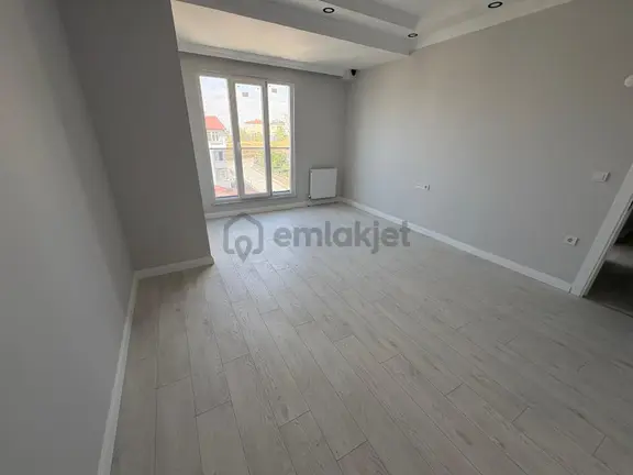 Emek Mah'de Ferah Arakat Sıfır 2+1 Daire 2