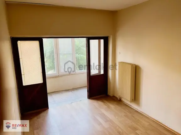 Remax Mid 'den Çarşı Merkez'de Ara Kat 1+1 Kiralık Daire 1