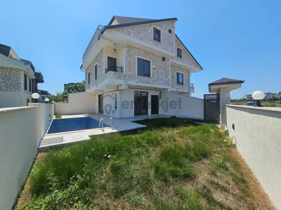 Deniz'den 4+1 Müstakil Havuzlu , Geniş Bahçeli Satılık Villa 1
