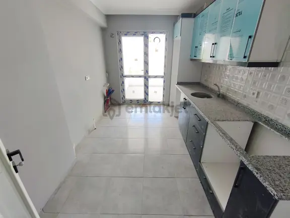Eksen Emlak'tan Merkezi Noktada Ulaşıma Yakın Geniş 4+1 Daire 2