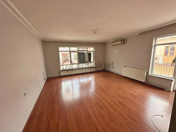 Saimekadın Mahallesi Katta Ön Cephede Bağımsız Salon 3+1 Satılık 2